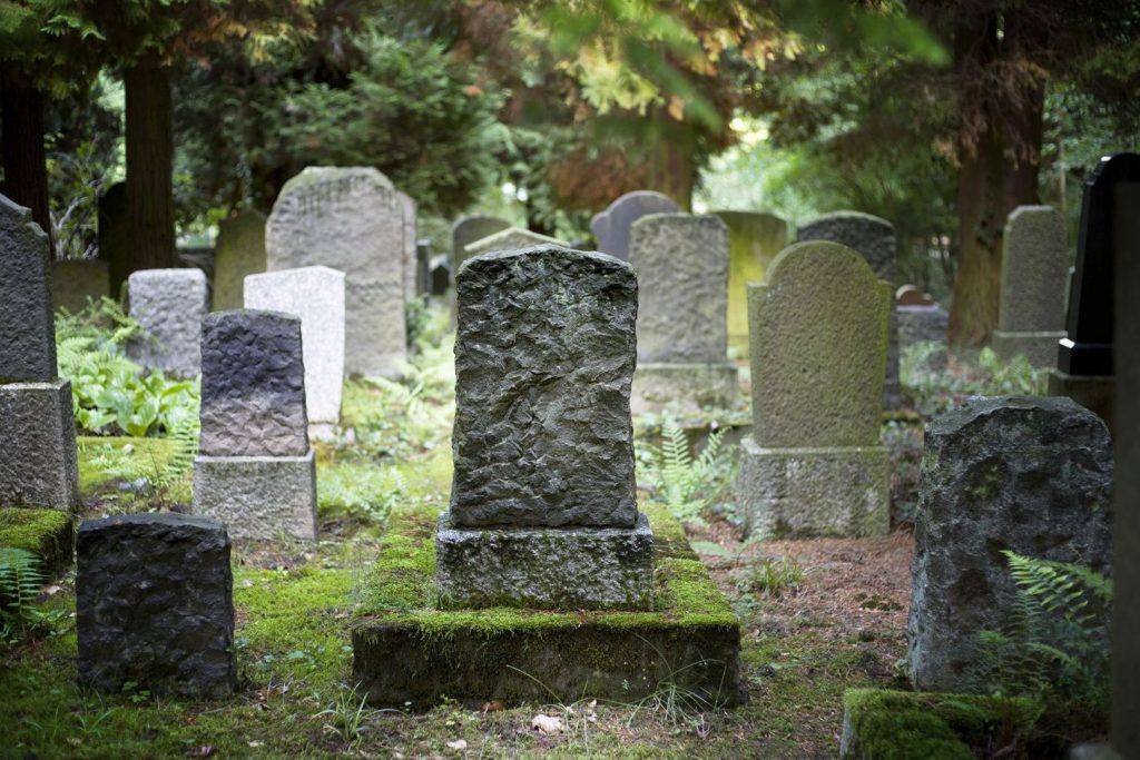 Servizi di manutenzione del cimitero: come funzionano